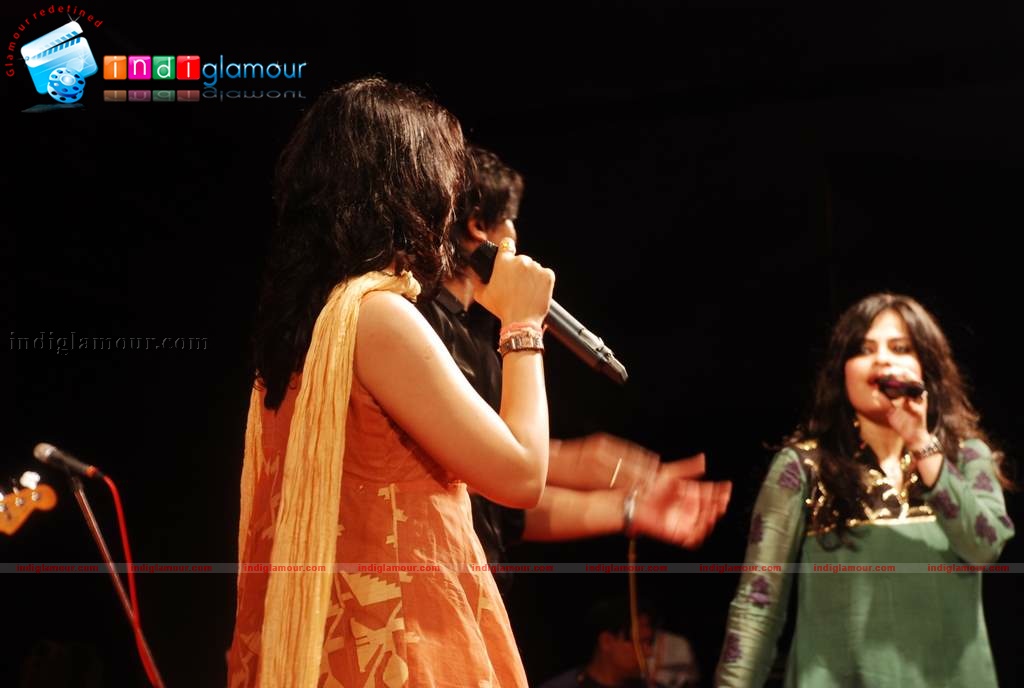 Shaan, Moushmi Chaterjee,Rupa Ganguly at Durga pooja Event hd photo